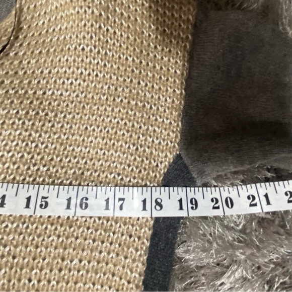 Rachel Roy women brown, black, grey polyester blend v neck sweater. Size S. Used - Picture 8 of 9